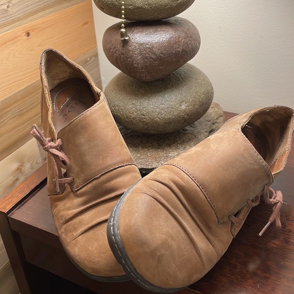 Size 8 natural leather b.o.c. shoes - Picture 7 of 14